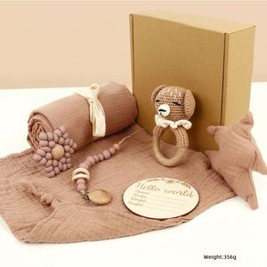 Set de Regalo para Recién Nacidos con Cadena para Chupón y Sonajeros de Animales Relajantes, Juguete Masticable para Bebés en una Elegante Caja de Regalo - Product Image 5