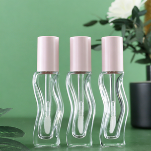Tubo de Brillo Labial Redondo Moldeado por Inyección con Tapa Ondulada de 8 ml, Puede Usarse como Material de Embalaje para Tubos de Brillo Labial de Vidrio y PETG - Product Image 1