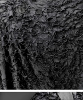 Unregelmäßiger Schwarzer Distressed-Stretch-Strickstoff mit Löchern 3D-Strukturierter Jersey-Stoff für Avantgarde-Designerkleider