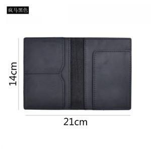 Custodia Porta Passaporto in Vera <span class=keywords><strong>Pelle</strong></span> Pieno Fiore Stile Vintage con Logo e Colore Personalizzati - Product Image 3