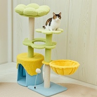 Arbre à chat en bois multi-niveaux intégré au design classique, avec fonctions désodorisantes et élimination du formaldéhyde, et nid pour chat peu encombrant