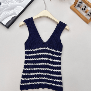 Robe élégante pour femmes sans manches à col en V en tricot avec motif rayé horizontal jacquard, coupe ajustée, décontractée, mini-robe d'été - Product Image 1