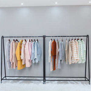 Exhibidor <span class=keywords><strong>de</strong></span> Ropa Metálico con Ruedas, Diseño <span class=keywords><strong>de</strong></span> <span class=keywords><strong>Pared</strong></span> para Tiendas <span class=keywords><strong>de</strong></span> Ropa Femenina - Product Image 6