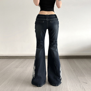 Jean en denim évasé taille basse respirant style Y2K vintage, imprimé floral foncé contrastant, streetwear - Product Image 4