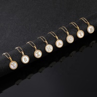 Pendentif de pièce de monnaie initiale pour femme Charm Shell 26 lettres pour collier Collier pendentif rond initial en acier inoxydable plaqué or 18 carats