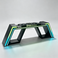 Station DJ moderne en métal poli miroir avec cadre en U et LED, table DJ avec logo lumineux personnalisé, design futuriste pour club, lounge et événements