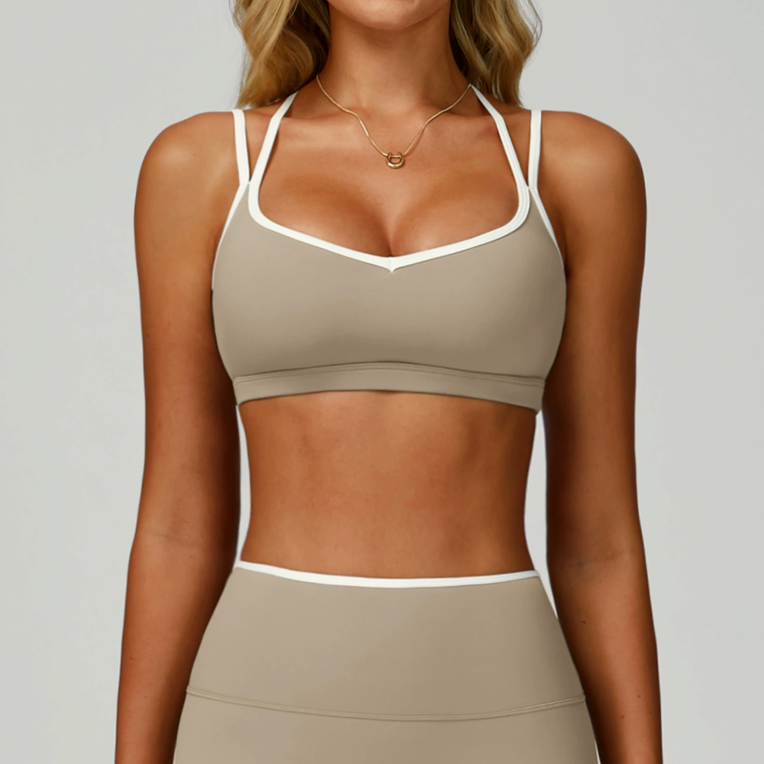 Plus-Size Sports Bra: closure, strap or waistband adjustment reference