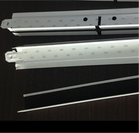 Système de grille en T universel pour plafond suspendu et profilé métallique pour plafond en plaques de plâtre minéral CE
