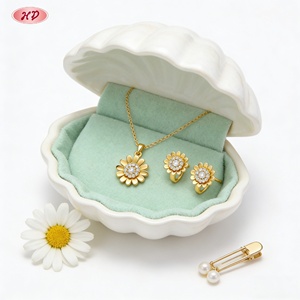 เครื่องประดับเฮงเตี้ยน ชุดเครื่องประดับแฟชั่นชุบทอง 18K จี้รูปดอกเดซี่และแหวนเปิดประดับเพชรซิคอนเกรด AAA ขายส่งสำหรับผู้หญิง เหมาะสำหรับใส่เดท/งานปาร์ตี้ - Product Image 5