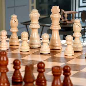 Grossisti di vendita calda doppia regina internazionale di scacchi Set da tavolo gioco in legno massello di noce su misura pezzo di scacchi Maker Online - Product Image 6