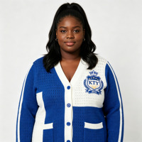 Ensemble tricoté deux pièces style universitaire pour femme grande taille, collection automne-hiver, avec cardigan à col en V boutonné et pull brodé à empiècements de couleur