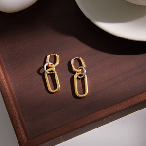 Boucles d'oreilles créoles géométriques en forme de U bicolores or et acier inoxydable pour un style pendantes tendance - Product Image 4