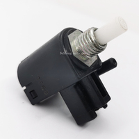 Saklar Kopling Suku Cadang Mobil To-yo-ta OEM 84520-42010 Saklar Pengaman Starter Posisi Pedal Kopling 84520-42010