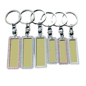 <span class=keywords><strong>Porte</strong></span>-clés de plaque d'immatriculation en acier inoxydable Matériau laser Logo publicitaire en gros Cadeau de vacances <span class=keywords><strong>Porte</strong></span>-clés en métal gravé - Product Image 1