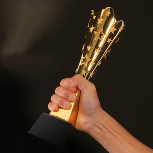 Trophées de récompense en métal en forme d'étoile pour réunion annuelle personnalisée, trophées de football, médailles en résine - Product Image 3