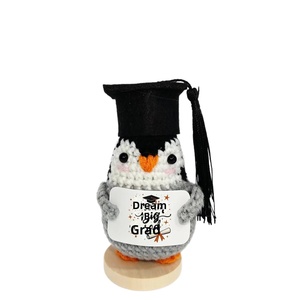 Poupées en laine faites main au crochet pour la saison des diplômes, à énergie positive, avec chapeau de doctorat, avocat, requin, concombre, citrouille et diverses décorations - Product Image 5