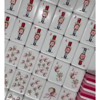 Ubin Mahjong Akrilik Pink Putih 3 Warna, Set Mahjong Tema Natal Nutcracker Musim Dingin Kustom, Permainan Papan