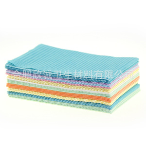 Le fabricant fournit des draps dentaires, des foulards, des couvertures pour tatouages et des nappes de nettoyage imperméables et résistantes à l'huile. - Product Image 2