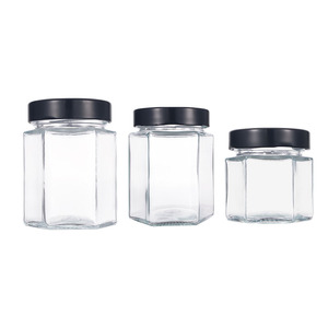 In vendita barattolo di <span class=keywords><strong>vetro</strong></span> miele ermetico esagonale vuoto da 211 <span class=keywords><strong>ml</strong></span> <span class=keywords><strong>250</strong></span> <span class=keywords><strong>ml</strong></span> 495 <span class=keywords><strong>ml</strong></span> con coperchio a vite in metallo - Product Image 1