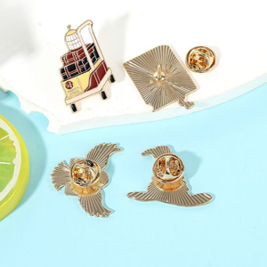 Venta caliente <span class=keywords><strong>Magic</strong></span> Academy Style Hat Book Map Cart Esmalte suave Chapado en oro Cute Cartoon Lapel Pins Metal Crafts - Product Image 4