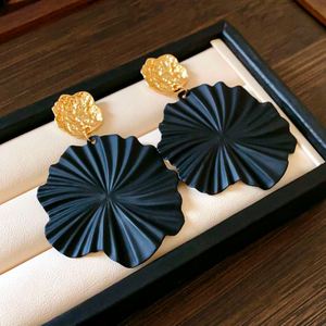 Nuevos Pendientes Clásicos de Perlas Estilo Europeo y Americano, Material de Aleación, Adornos Femeninos, Venta al Por Mayor - Product Image 4