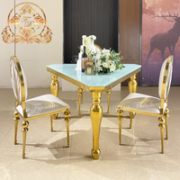 Table de salle à manger en verre miroir de forme triangulaire unique pour les fêtes de mariage