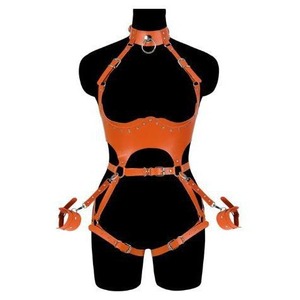 Harnais de bondage en cuir rouge avec menottes et collier pour femme, combinaison de domination passionnée, accessoire intime pour adulte - Product Image 2