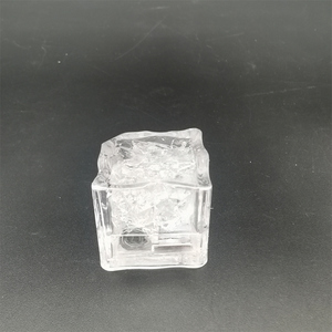 Bán buôn tùy chỉnh vuông nước kích hoạt không thấm nước nhựa tái sử dụng nhấp nháy ánh sáng lên LED ICE CUBE cho đồ uống cocktail Bourbon - Product Image 4