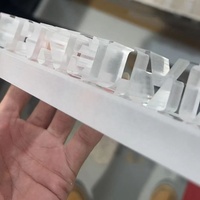 Blocs d'affichage de logo en acrylique personnalisés, lettres transparentes, signalétique moderne pour entreprise, logo sur pied, surface polie, sur mesure