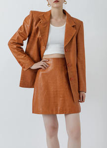 <span class=keywords><strong>Gonna</strong></span> <span class=keywords><strong>in</strong></span> <span class=keywords><strong>Pelle</strong></span> di Agnello di Alta Qualità <span class=keywords><strong>con</strong></span> Stampa Coccodrillo per Donna, <span class=keywords><strong>Vestito</strong></span> <span class=keywords><strong>in</strong></span> <span class=keywords><strong>Pelle</strong></span> Corto Oversize a Linea A per Donna 2024 - Product Image 4