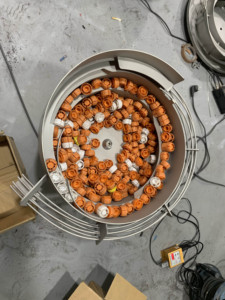 Alimentatore a Vibrazione per Tappi di Bottiglia, Macchina Automatica per Smistamento e Alimentazione - Product Image 2