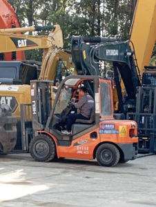Chariot élévateur d'occasion HELI FD30 pour travaux de terrassement - Offre Spéciale - Product Image 4