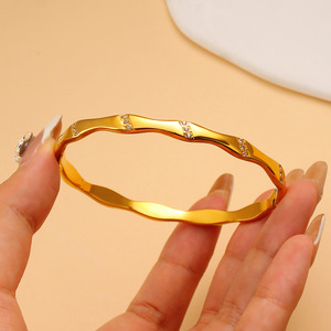 Latest <strong>Light</strong> Luxury Bamboo Shaped Bangles Inlaid Zircon Accessories Bracelet 18 K Gold Plated Stainless Steel Jewelry for Women - Product Image 5