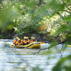 Bateau gonflable pliable et portable avec moteur de pêche pour la pêche en lac, les loisirs et les activités de plein air - Product Image 1