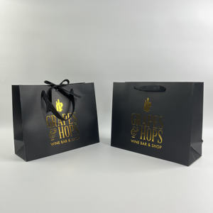 Sacs en papier noir mat de qualité supérieure avec logo doré - Sacs de shopping de luxe pour mariage et occasions spéciales - Product Image 5