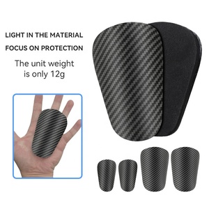Oferta Caliente: Mini <span class=keywords><strong>Espinilleras</strong></span> <span class=keywords><strong>de</strong></span> Fútbol para Niños con Patrón <span class=keywords><strong>de</strong></span> Fibra <span class=keywords><strong>de</strong></span> Carbono, Inserto Delgado - Product Image 2