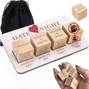 Jeu de Dés Hexagonal Personnalisé en Bois de Teck pour Couples pour Soirée en Amoureux - Product Image 1