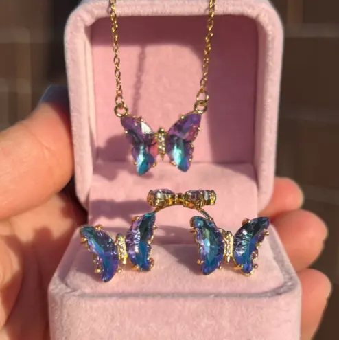 Diskon Besar Perhiasan Kristal Warna-warni Kaca Kupu-kupu Jimat Kalung Liontin untuk Wanita