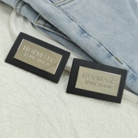 Étiquette en cuir de haute qualité personnalisée OEM, fabriquée en usine depuis 11 ans, patch métallique en cuir, badge de marque personnalisé pour vêtements