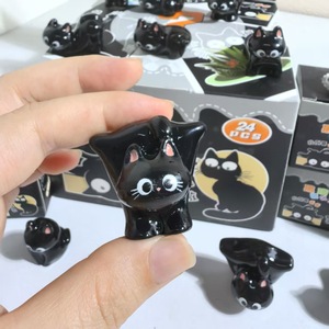 Nouvelle figurine chat noir mignon en résine, boîte mystère, ornements créatifs, poupée Little Red Book, vente en gros - Product Image 2