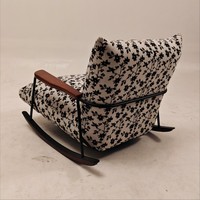 Fauteuil à bascule moderne rembourré, tissu en coton et lin de haute qualité, base en bois et acier carbone
