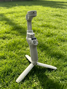 ดีเจ ออสโม โมบาย เอสอี ตัวกันสั่นแบบพับได้ 3 แกนสำหรับสมาร์ทโฟน ตัวกันสั่นสำหรับโทรศัพท์มือถือ แบตเตอรี่ใช้งานได้ 8 ชั่วโมง แอคทีฟแทร็ก 6.0 สำหรับไอโฟนและแอนดรอยด์ - Product Image 2