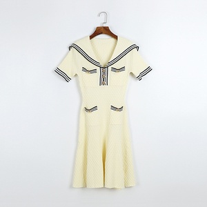 Vestido <span class=keywords><strong>de</strong></span> punto <span class=keywords><strong>de</strong></span> manga corta con cuello marinero, a rayas blancas y negras, con cola <span class=keywords><strong>de</strong></span> pez, hebilla dorada y cuatro bolsillos, falda larga, venta al por mayor. - Product Image 4