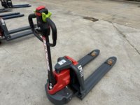 Transpalette électrique EPG115 1.5T : 48V/10Ah Li-Ion, commande Curtis, fourches de 1150 mm, roues en PU.