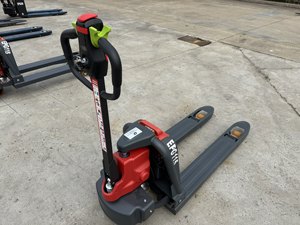 Transpalette électrique EPG115 1.5T : 48V/10Ah Li-Ion, commande Curtis, fourches de 1150 mm, roues en PU. - Product Image 5