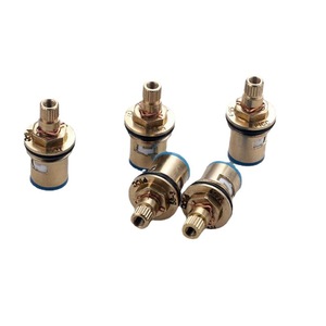 Válvula de cobre de 16.7mm con rosca hembra tipo angular para agua con anillo de retención - Product Image 4