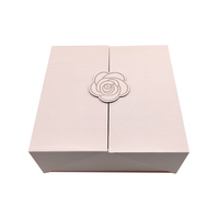 Boîte cadeau pliable en carton rigide noir mat de luxe avec logo personnalisé, fermeture magnétique, vide