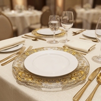 Assiette de présentation élégante en plastique écologique motif végétal ivoire pour hôtel, banquet, mariage, décoration de table dorée