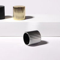 Oro Plata Negro Recubierto en stock Forma de rayas Diseño moderno FEA 15mm Pulverizador Botella de perfume Tapa de plástico