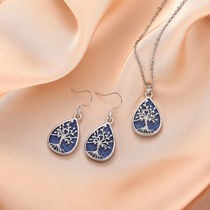 Orecchini Pendenti a Goccia in Metallo Lucido, Set di Gioielli alla Moda per Donna - Product Image 5